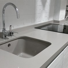 cocina-blanco-brillo-con-silestone-kensho-3
